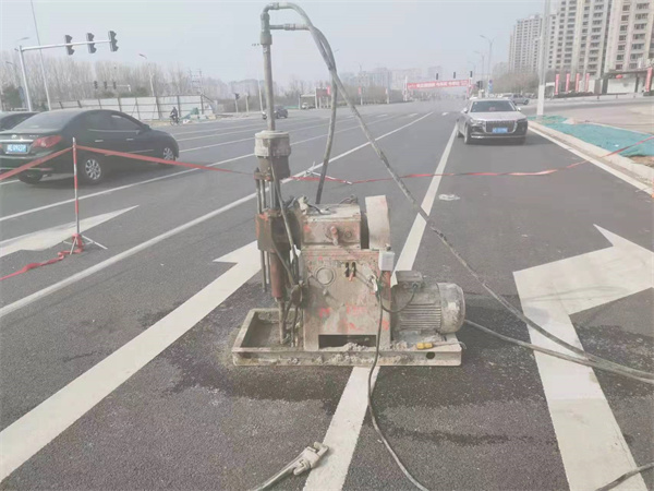 南开乡公路路面下沉沉降开裂注浆加固施工