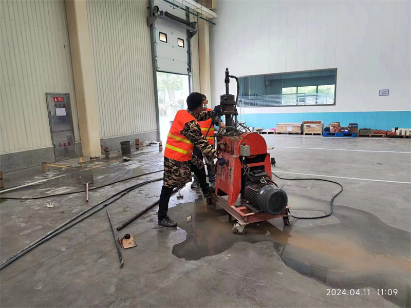 南开乡厂房地面下沉塌陷注浆加固施工